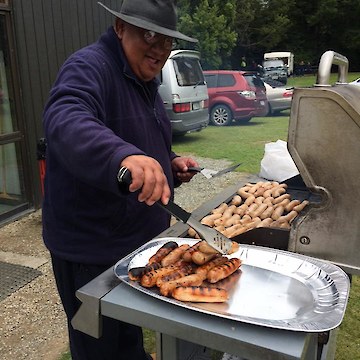 Percy Robinson cooking kai for Tamariki programme