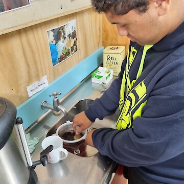 Kaloni Taylor extracting makomako (wineberry) seeds.