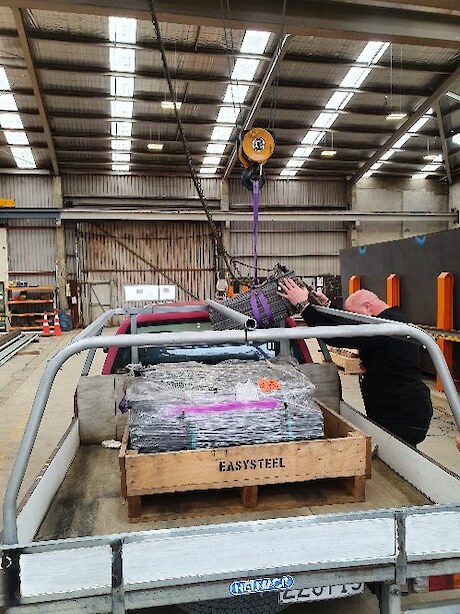 Mike Mulligan loading Reo Stakes and Warratahs.
