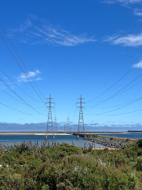 A portfolio of contracts with Meridian Energy, Contact Energy and Mercury Energy will provide a volume of 572 MW required to run the three potlines at the smelter.